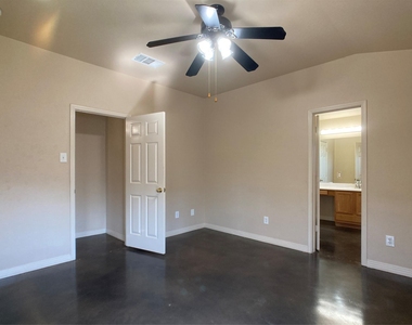 1009 Grey Castle Dr - Photo Thumbnail 8