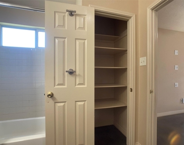 1009 Grey Castle Dr - Photo Thumbnail 12