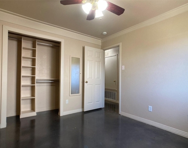 1009 Grey Castle Dr - Photo Thumbnail 20