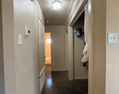 1009 Grey Castle Dr - Photo Thumbnail 15
