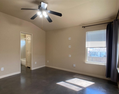 1009 Grey Castle Dr - Photo Thumbnail 10