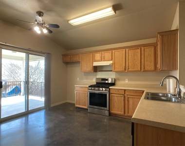 1009 Grey Castle Dr - Photo Thumbnail 5