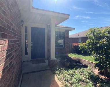 1009 Grey Castle Dr - Photo Thumbnail 1