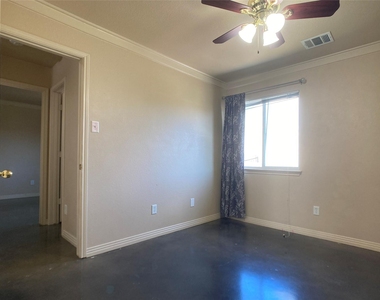1009 Grey Castle Dr - Photo Thumbnail 22