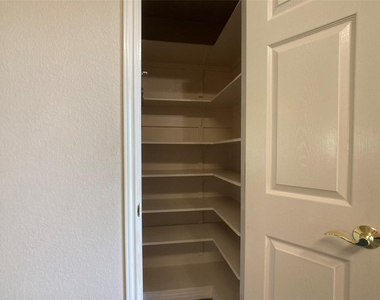 1009 Grey Castle Dr - Photo Thumbnail 7
