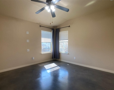 1009 Grey Castle Dr - Photo Thumbnail 9