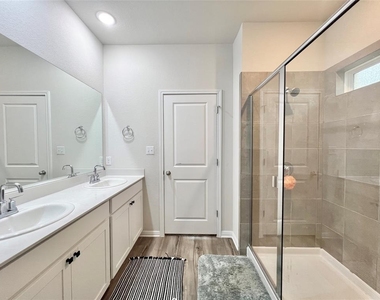 1600 Longhorn Ranch Dr - Photo Thumbnail 2