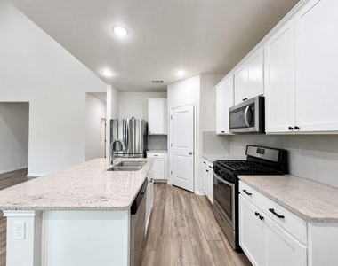 1600 Longhorn Ranch Dr - Photo Thumbnail 10