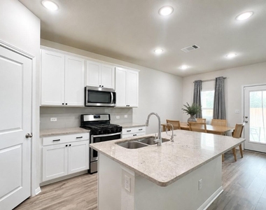 1600 Longhorn Ranch Dr - Photo Thumbnail 9