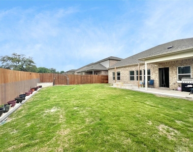 1600 Longhorn Ranch Dr - Photo Thumbnail 4