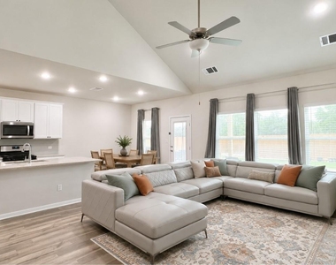 1600 Longhorn Ranch Dr - Photo Thumbnail 8