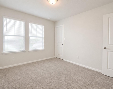 1600 Longhorn Ranch Dr - Photo Thumbnail 18