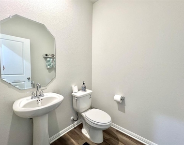 1600 Longhorn Ranch Dr - Photo Thumbnail 3