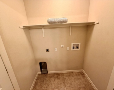 1010 Sand Post Pl - Photo Thumbnail 4