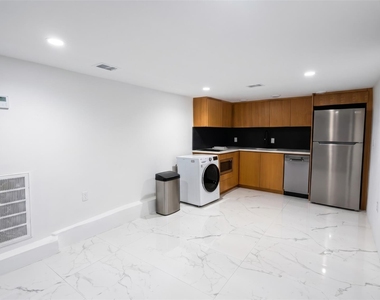 2416 E 10th St - Photo Thumbnail 3
