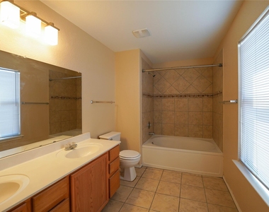 5520 Alomar Cv - Photo Thumbnail 8