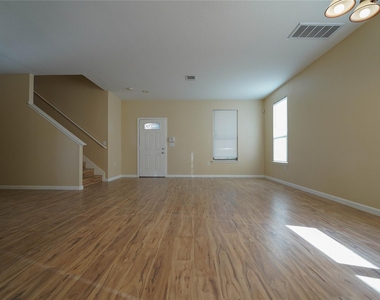 5520 Alomar Cv - Photo Thumbnail 7