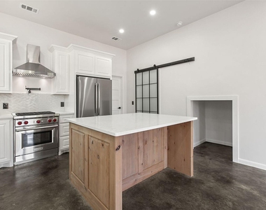 1710 Brassie St - Photo Thumbnail 11