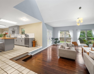 10511 Tweedsmuir Dr - Photo Thumbnail 14