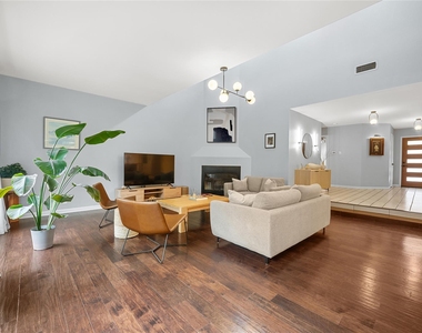 10511 Tweedsmuir Dr - Photo Thumbnail 7