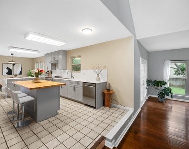 10511 Tweedsmuir Dr - Photo Thumbnail 8