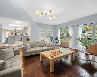 10511 Tweedsmuir Dr - Photo Thumbnail 12