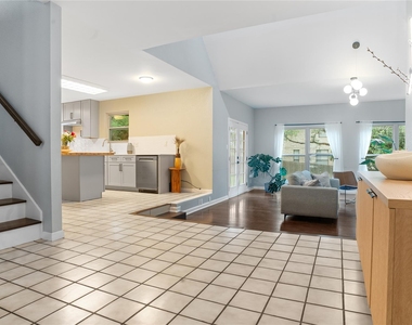 10511 Tweedsmuir Dr - Photo Thumbnail 6