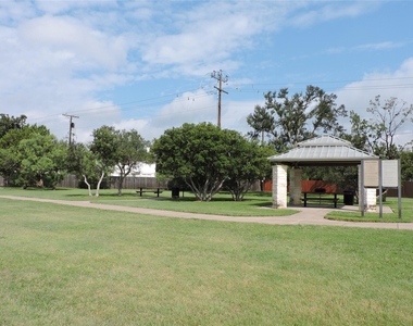 1404 Peachtree Valley Dr - Photo Thumbnail 10