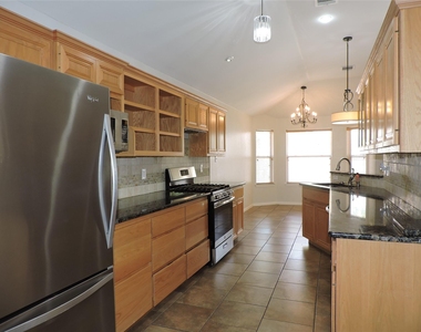 1404 Peachtree Valley Dr - Photo Thumbnail 16