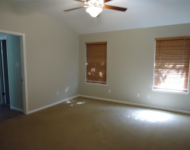 1404 Peachtree Valley Dr - Photo Thumbnail 13