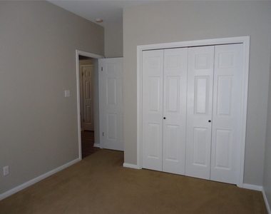 1404 Peachtree Valley Dr - Photo Thumbnail 10
