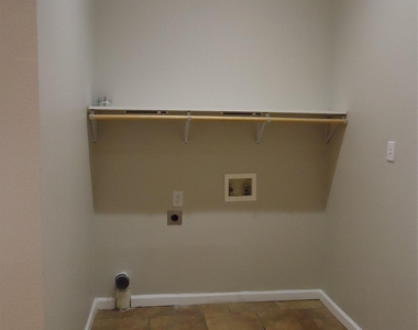 1404 Peachtree Valley Dr - Photo Thumbnail 8