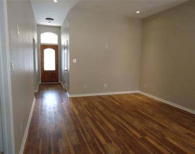 1404 Peachtree Valley Dr - Photo Thumbnail 5