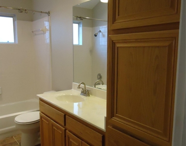 1404 Peachtree Valley Dr - Photo Thumbnail 9
