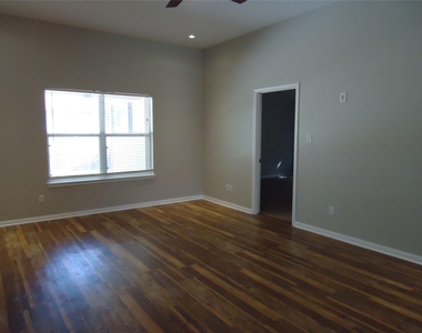 1404 Peachtree Valley Dr - Photo Thumbnail 7