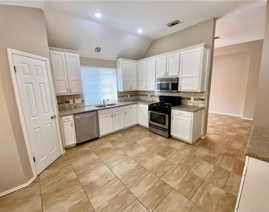 209 N Blue Ridge Pkwy - Photo Thumbnail 5