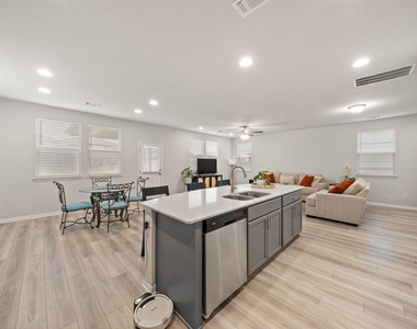 3200 College Park Dr - Photo Thumbnail 8