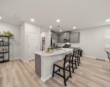 3200 College Park Dr - Photo Thumbnail 10
