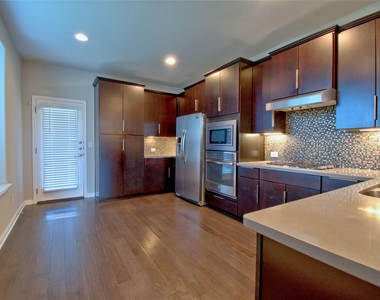 504 Hummingbird Ln - Photo Thumbnail 6