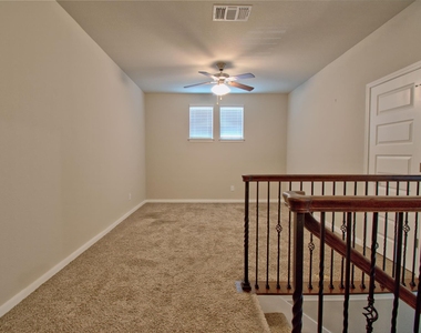504 Hummingbird Ln - Photo Thumbnail 17