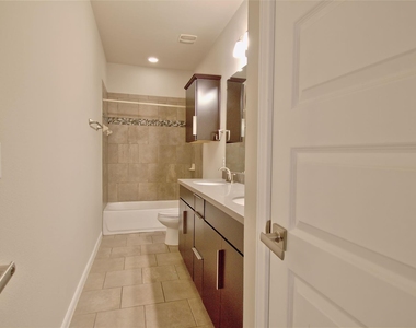 504 Hummingbird Ln - Photo Thumbnail 23