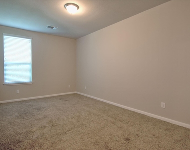 504 Hummingbird Ln - Photo Thumbnail 21