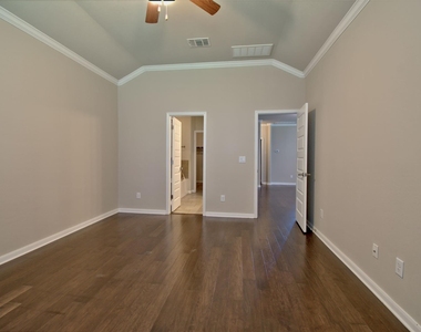 504 Hummingbird Ln - Photo Thumbnail 12