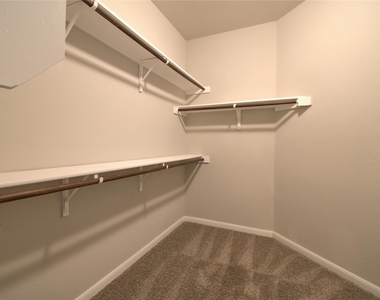 504 Hummingbird Ln - Photo Thumbnail 15