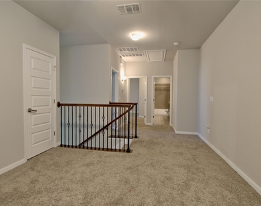 504 Hummingbird Ln - Photo Thumbnail 18