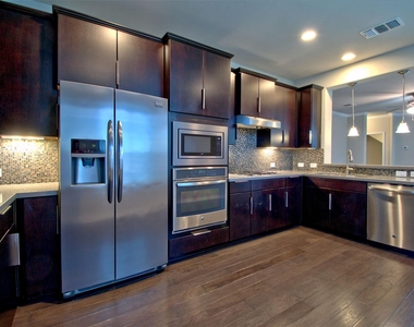 504 Hummingbird Ln - Photo Thumbnail 7