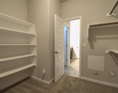 504 Hummingbird Ln - Photo Thumbnail 16