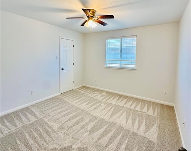 2800 Canyon Valley Run - Photo Thumbnail 9