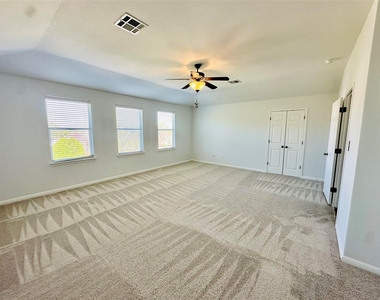 2800 Canyon Valley Run - Photo Thumbnail 13