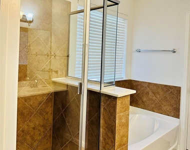 2800 Canyon Valley Run - Photo Thumbnail 28